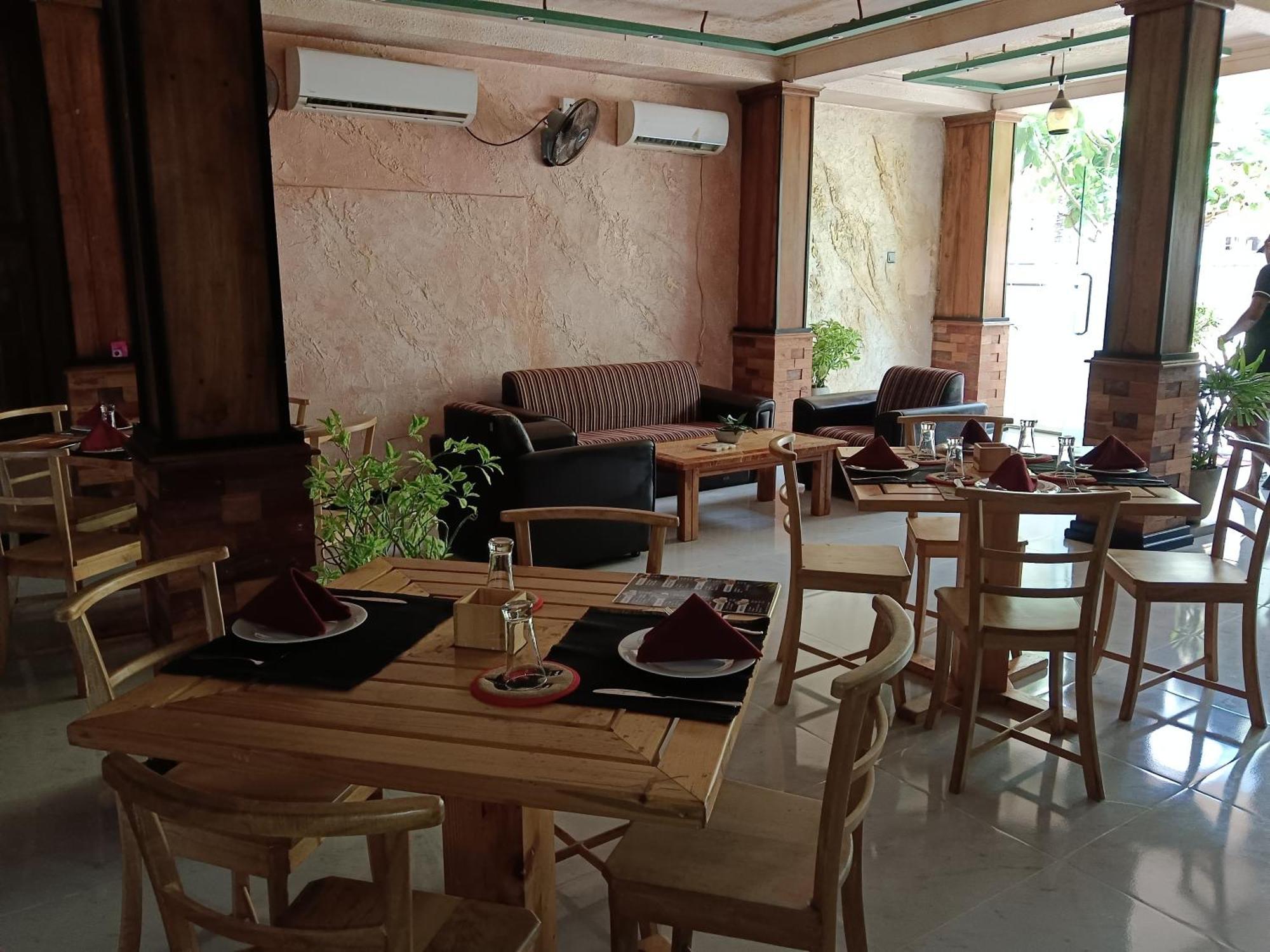 La Cozy Hotel & Restaurant Negombo Daluwekotuwa Dış mekan fotoğraf